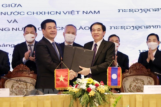Viet Nam, Laos bolster border trade - Ảnh 1.