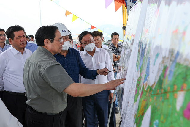 PM inspects large-scale irrigation project in Ninh Thuan  - Ảnh 2.