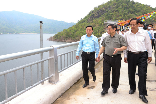 PM inspects large-scale irrigation project in Ninh Thuan  - Ảnh 3.
