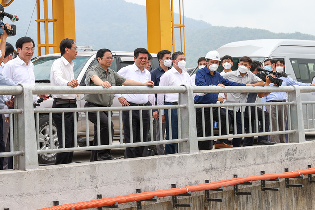 PM inspects large-scale irrigation project in Ninh Thuan  - Ảnh 1.