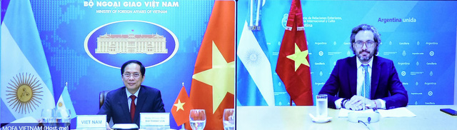 Vietnamese, Argentinean FMs hold phone conversation  - Ảnh 1.