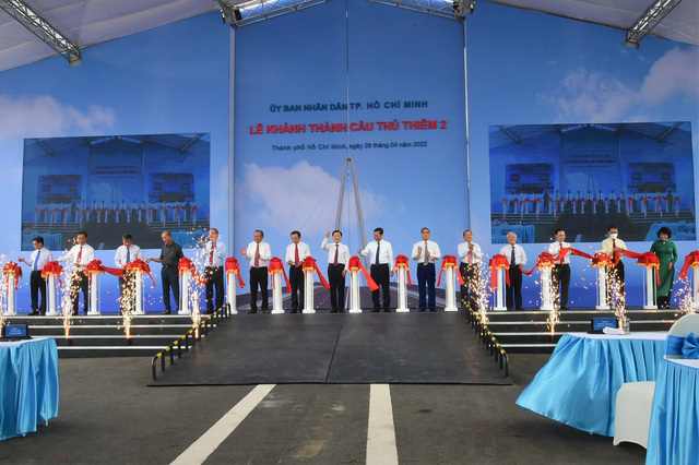 Thu Thiem 2 Bridge opens to traffic  - Ảnh 1.