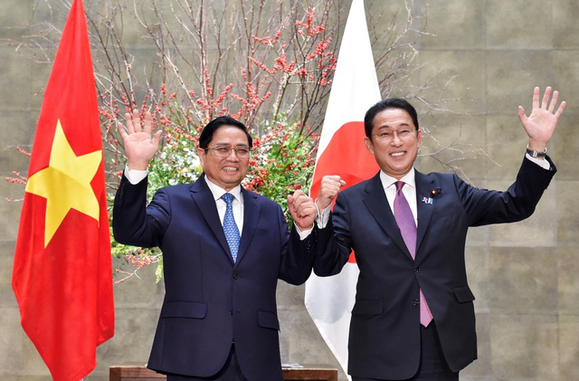 Japanese PM’s official visit to Viet Nam takes place at best stage of mutual trust - Ảnh 1.