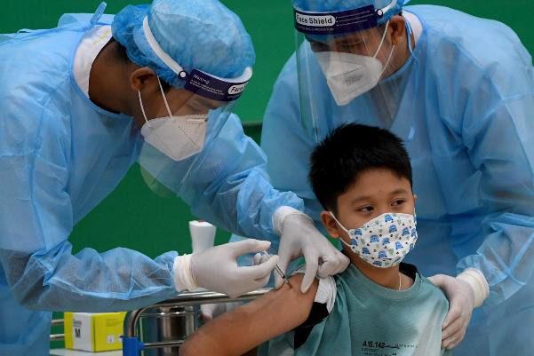 PM orders completing vaccination against COVID-19 for children aged 5-12 in Q2  - Ảnh 1.