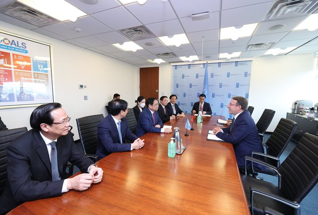 PM’s strategic, forward-looking dialogue deepens VN-UNDP cooperation  - Ảnh 3.