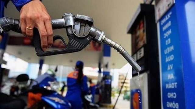 Petrol retail prices hit unprecedented record level  - Ảnh 1.