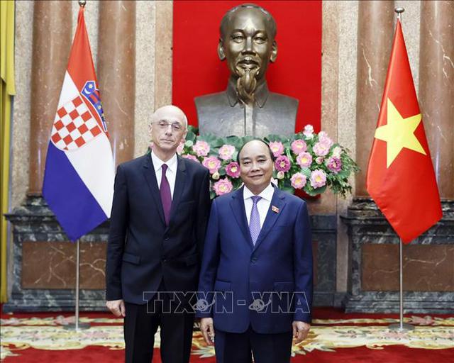 President receives credential letters from Croatian, Senegalese Ambassadors - Ảnh 1.