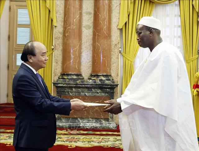 President receives credential letters from Croatian, Senegalese Ambassadors - Ảnh 2.