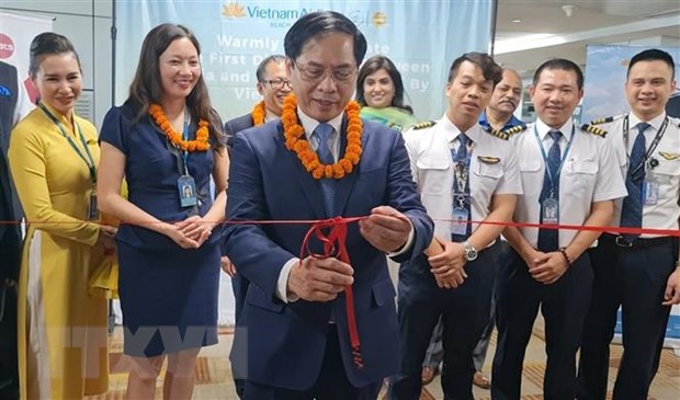 Viet Nam Airlines opens direct route to India - Ảnh 1.