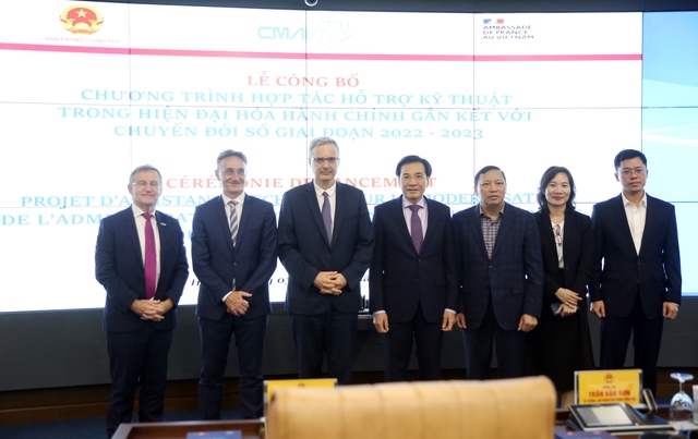 France helps Viet Nam foster administrative modernization, digital transformation - Ảnh 1.