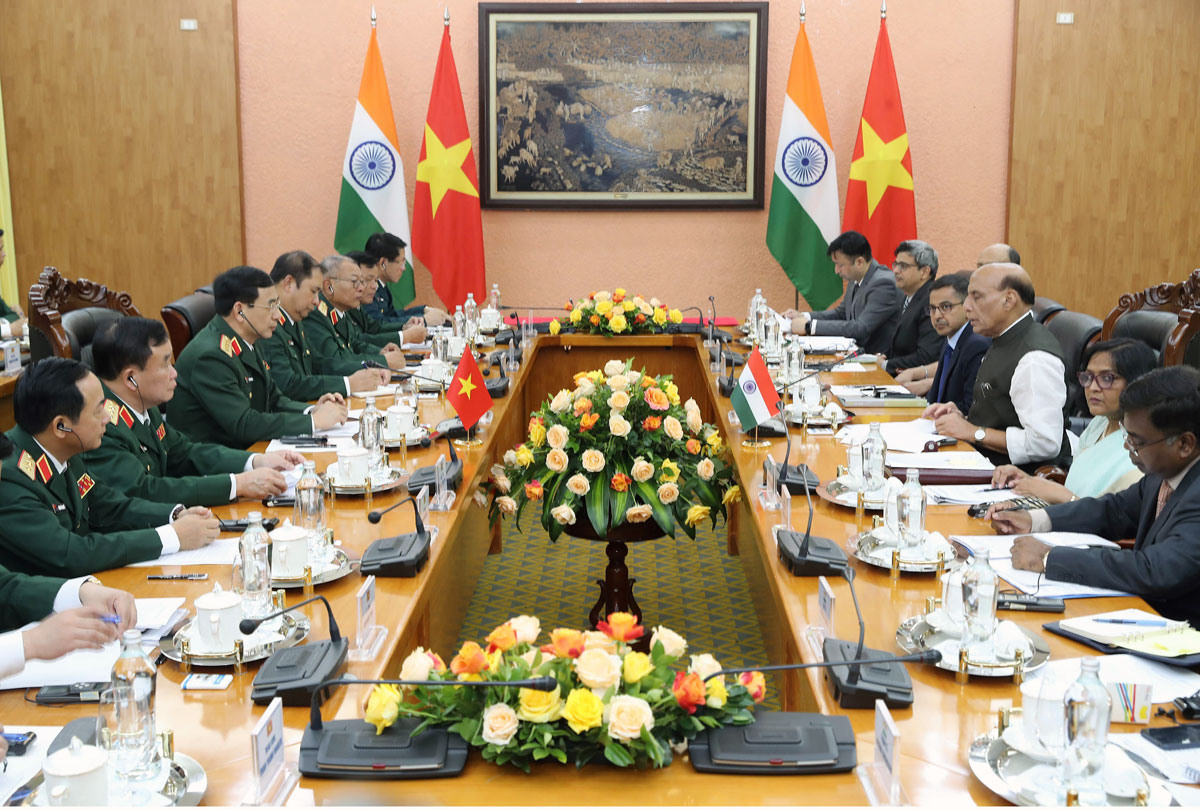 Viet Nam, India sign Joint Vision Statement on defense cooperation partnership  - Ảnh 1.