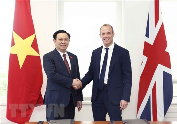 Top legislator meets British Deputy PM Dominic Raab  - Ảnh 1.