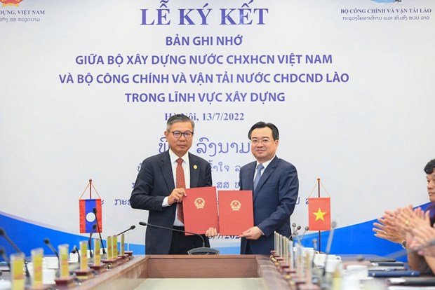 Viet Nam, Laos sign MoU on construction  - Ảnh 1.