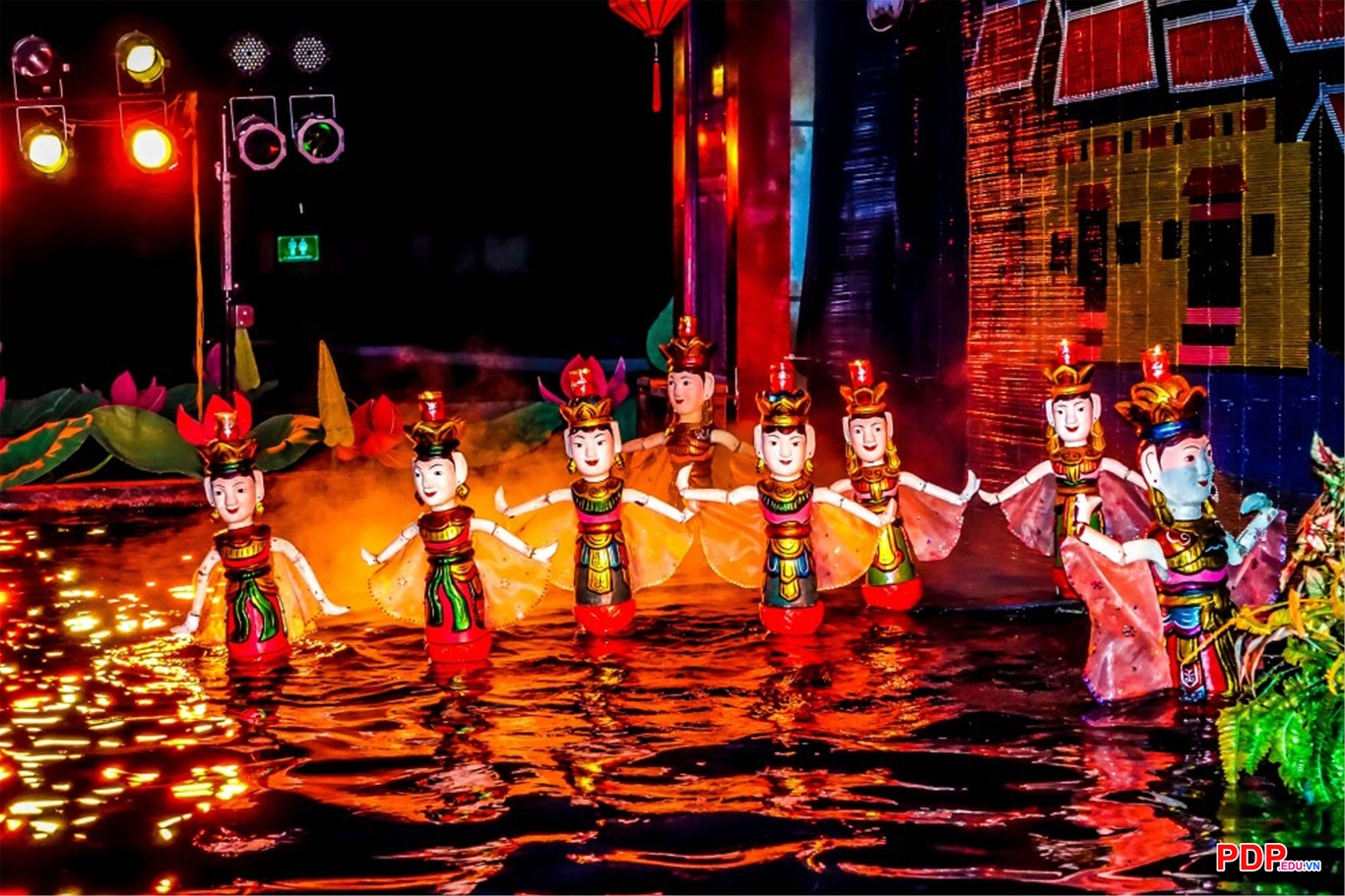Water puppetry, a unique folk art form of Viet Nam - Ảnh 1.