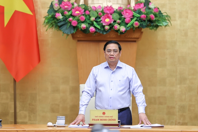 Prime Minister presides over Gov’t regular meeting  - Ảnh 1.