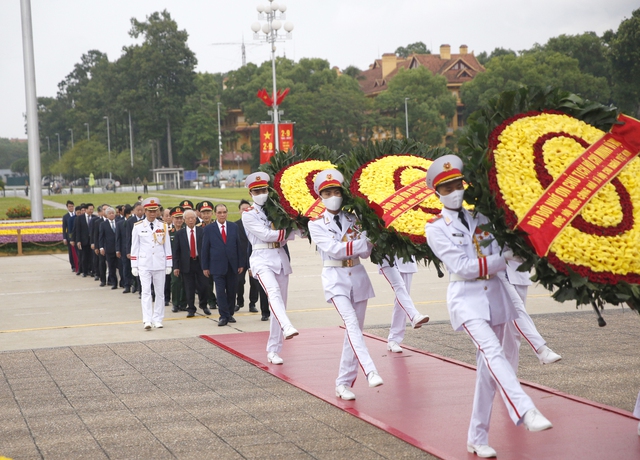 Leaders pay tribute to President Ho Chi Minh on National Day - Ảnh 3.