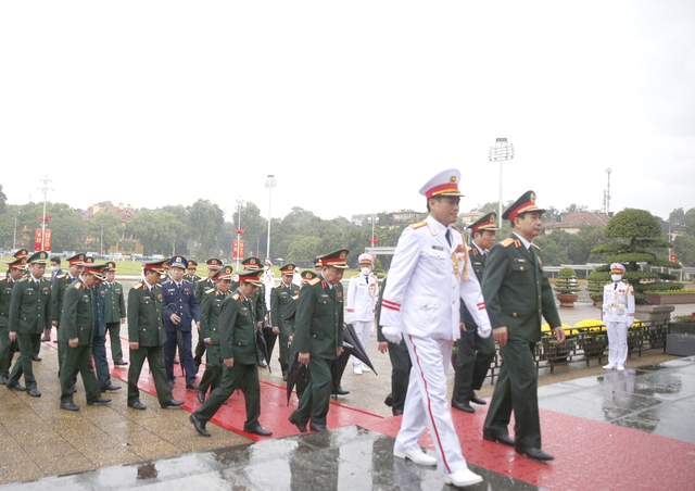 Leaders pay tribute to President Ho Chi Minh on National Day - Ảnh 4.