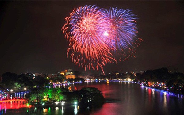 Fireworks to light up Ha Noi on New Year&#39; Eve