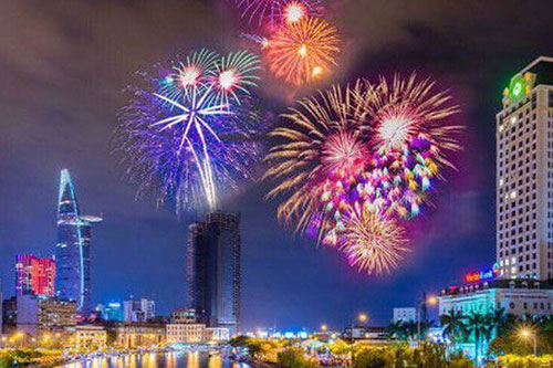 HCMC to launch firework displays in six locations - Ảnh 1.