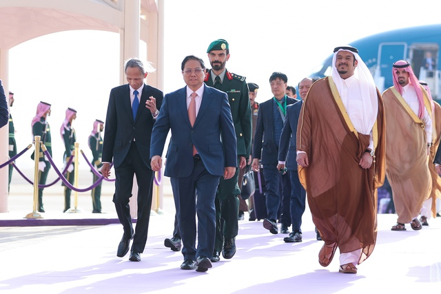 Prime Minister arrives in Riyadh for ASEAN-GCC Summit - Ảnh 1. Prime Minister arrives in Riyadh for ASEAN-GCC Summit - Ảnh 1.