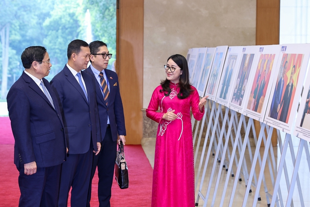 Prime Minister hosts welcome ceremony for Cambodian counterpart Hun Manet- Ảnh 7.
