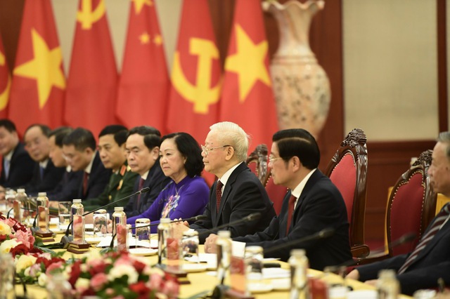 Vietnamese, Chinese Party leaders hold talks- Ảnh 2.