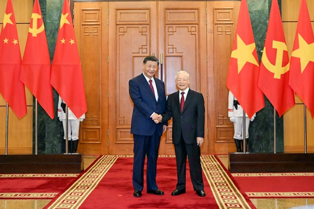 Vietnamese, Chinese Party leaders hold talks- Ảnh 1.