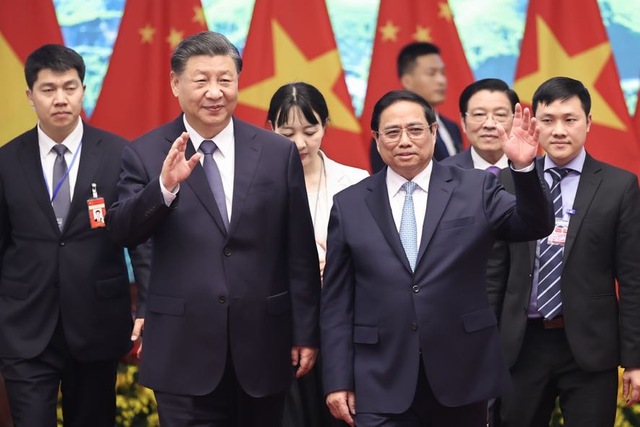 Viet Nam gives top priority to developing relations with China: PM- Ảnh 1.