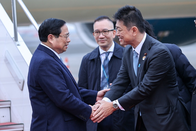 Vietnamese PM arrives in Tokyo for ASEAN-Japan commemorative summit- Ảnh 1.