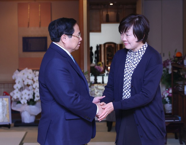 Prime Minister visits family of late Japanese Prime Minister Abe Shinzo- Ảnh 1.