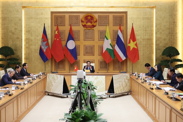 Prime Minister puts forth measures to promote Mekong-Lancang cooperation - Ảnh 1.