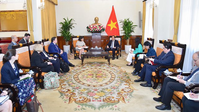 Foreign Minister meets U.S. Trade Representative - Ảnh 1.