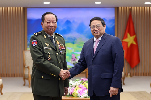 Defense cooperation remains one of key pillars of Viet Nam-Cambodia ties - Ảnh 1.