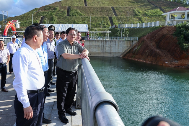 Prime Minister attends inauguration ceremonies of key projects in Binh Dinh - Ảnh 1.