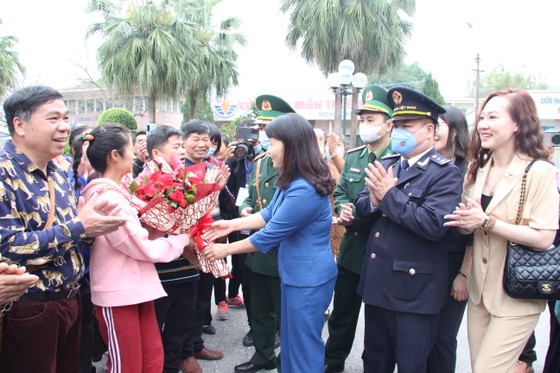 Chinese tourists return to Viet Nam through Mong Cai int’l border gate - Ảnh 1.