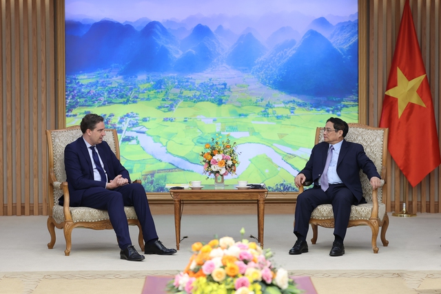 Prime Minister urges France to facilitate imports of Vietnamese farm produce  - Ảnh 1.