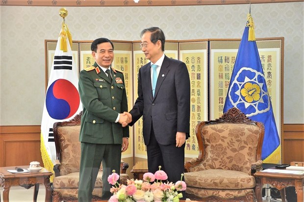 Defense Minister meets RoK’s Prime Minister  - Ảnh 1.