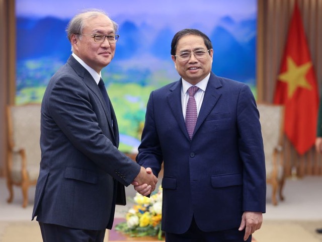 Prime Minister hosts Secretary General of Japan's National Security Secretariat - Ảnh 1.