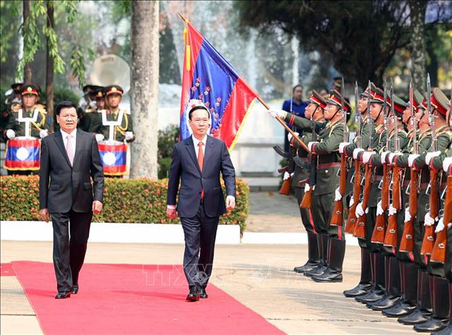 Pictures: Official welcome ceremony for Vietnamese President in Laos - Ảnh 1.