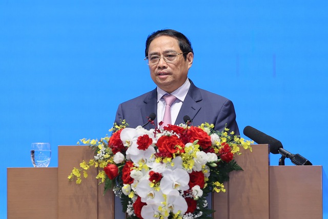 Prime Minister asks for launching measures to reduce expenses for enterprises  - Ảnh 1.