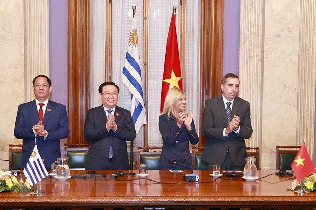 Vietnamese, Uruguayan legislative bodies sign first-ever cooperation agreement  - Ảnh 1.