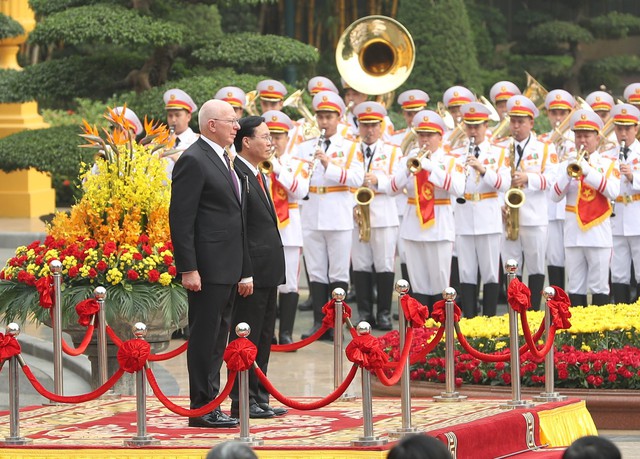 President hosts welcome ceremony for Australian Governor-General - Ảnh 2.