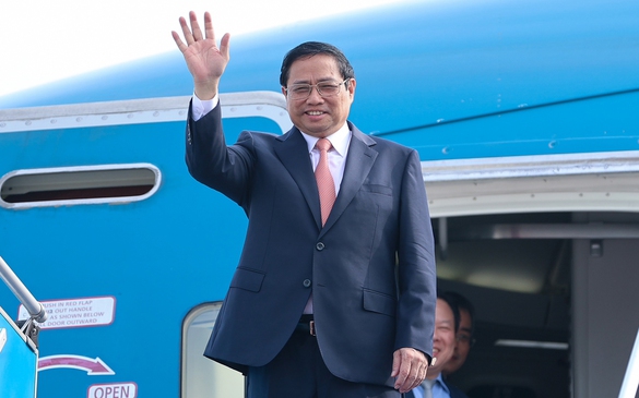 Prime Minister leaves Ha Noi for expanded G7 Summit in Japan - Ảnh 1.