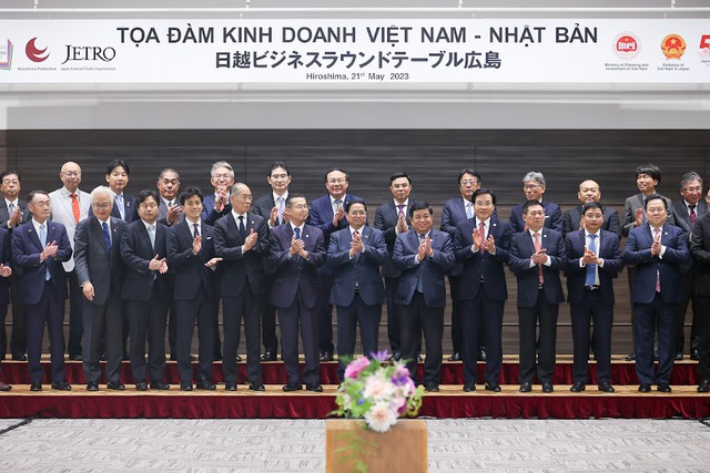 Prime Minister attends Viet Nam-Japan business roundtable - Ảnh 1.