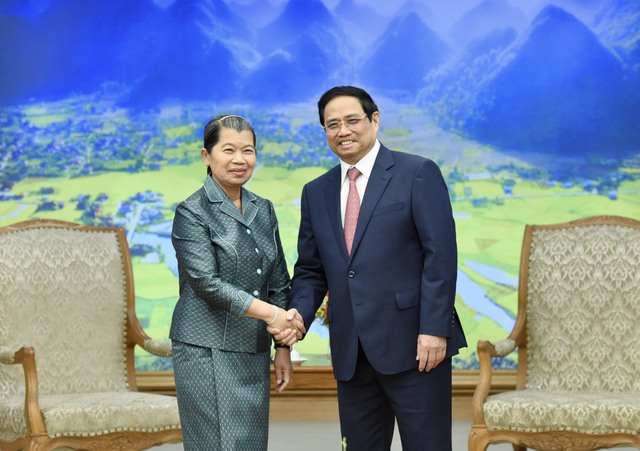 Prime Minister receives U.S. Senators, Cambodian Deputy PM  - Ảnh 3.