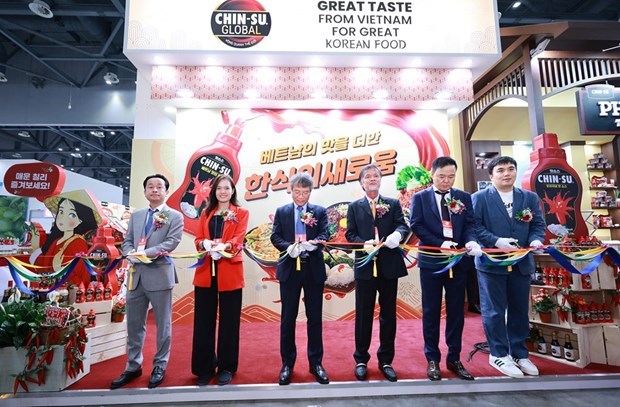 Vietnamese enterprises participate in biggest food exhibition in RoK - Ảnh 1.