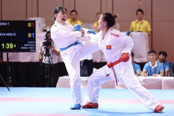 Viet Nam bags golds and record in SEA Games' day 2