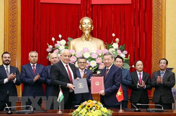 Viet Nam, Palestine sign MoU on cooperation in crime prevention  - Ảnh 1.