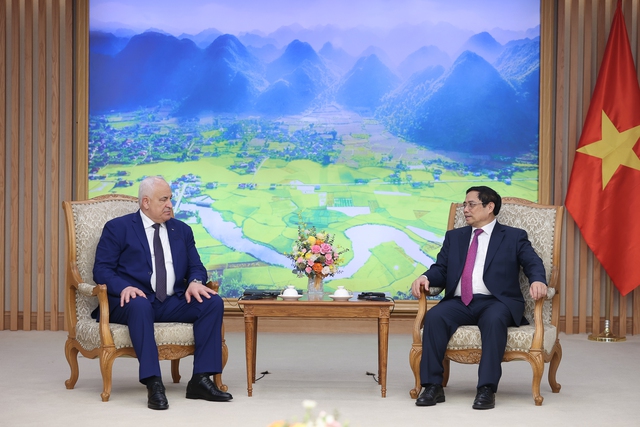 Prime Minister receives Palestinian Minister of the Interior - Ảnh 1.