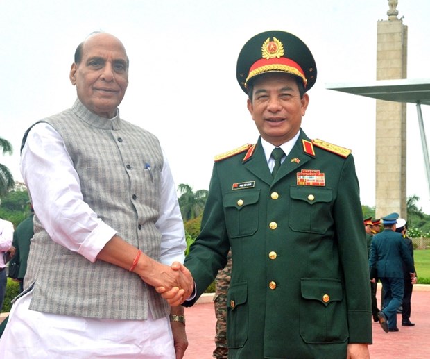 Vietnamese, Indian Defense Ministers hold talks  - Ảnh 1.